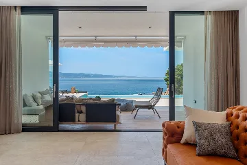 Seaside Family Villa with Pool in Omiš