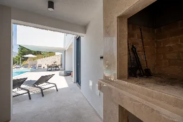 Seaside Family Villa with Pool in Omiš