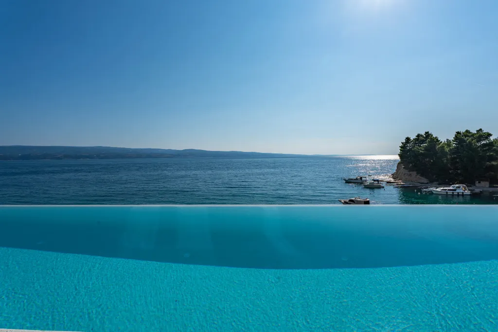 Seaside Family Villa with Pool in Omiš