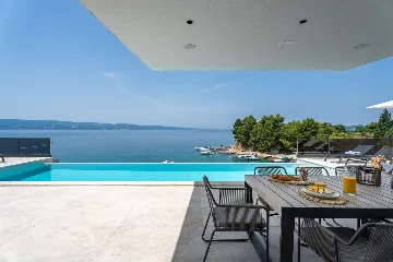 Seaside Family Villa with Pool in Omiš