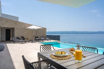 Seaside Family Villa with Pool in Omiš