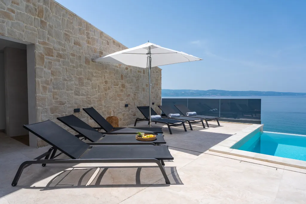 Seaside Family Villa with Pool in Omiš