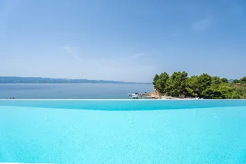 Seaside Family Villa with Pool in Omiš