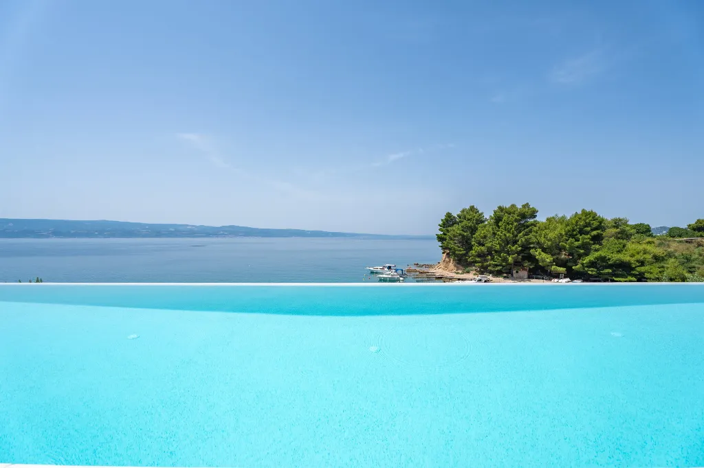Seaside Family Villa with Pool in Omiš