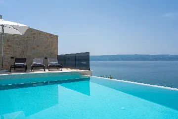 Seaside Family Villa with Pool in Omiš