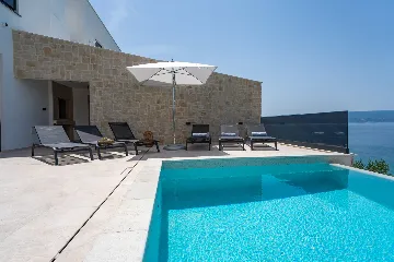 Seaside Family Villa with Pool in Omiš