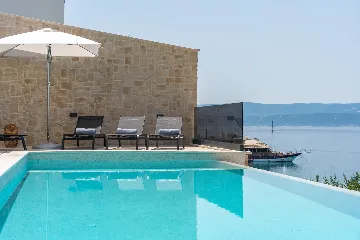 Seaside Family Villa with Pool in Omiš