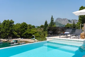 Seaside Family Villa with Pool in Omiš