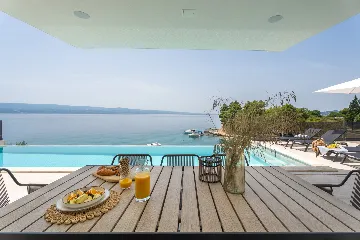 Seaside Family Villa with Pool in Omiš