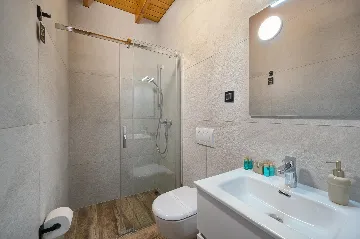 Contemporary 6-Bedroom Villa with Heated Pool, Murter