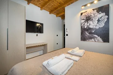 Contemporary 6-Bedroom Villa with Heated Pool, Murter