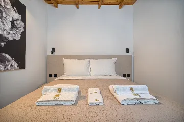 Contemporary 6-Bedroom Villa with Heated Pool, Murter