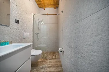 Contemporary 6-Bedroom Villa with Heated Pool, Murter