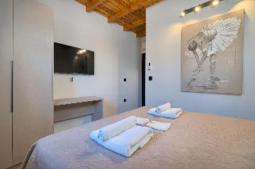 Contemporary 6-Bedroom Villa with Heated Pool, Murter