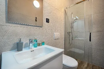 Contemporary 6-Bedroom Villa with Heated Pool, Murter