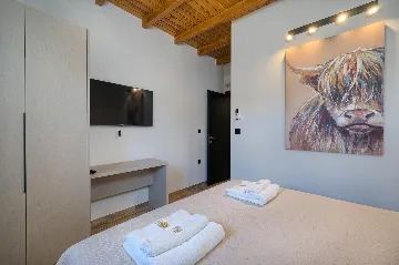 Contemporary 6-Bedroom Villa with Heated Pool, Murter