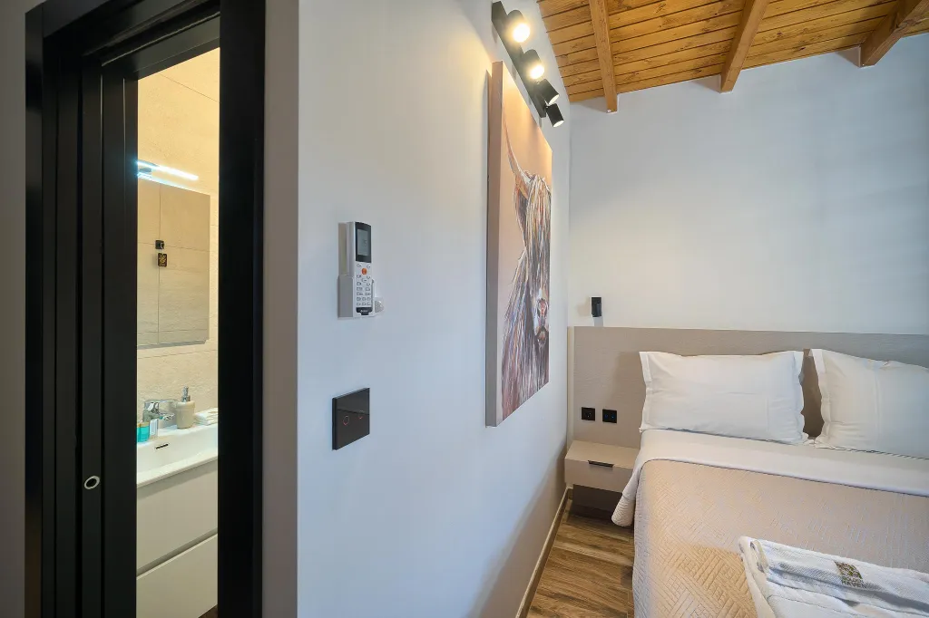 Contemporary 6-Bedroom Villa with Heated Pool, Murter