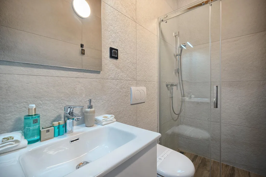 Contemporary 6-Bedroom Villa with Heated Pool, Murter