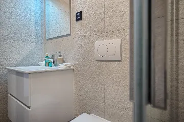 Contemporary 6-Bedroom Villa with Heated Pool, Murter