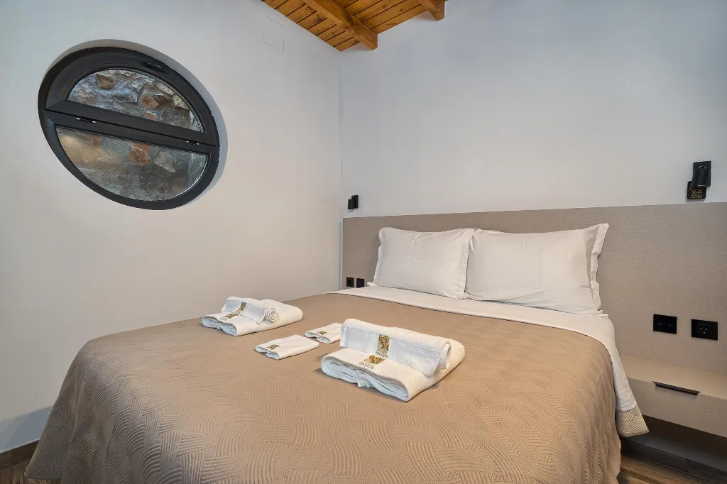 Contemporary 6-Bedroom Villa with Heated Pool, Murter
