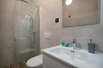 Contemporary 6-Bedroom Villa with Heated Pool, Murter