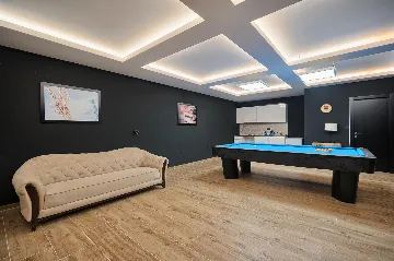 Contemporary 6-Bedroom Villa with Heated Pool, Murter