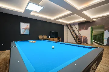 Contemporary 6-Bedroom Villa with Heated Pool, Murter