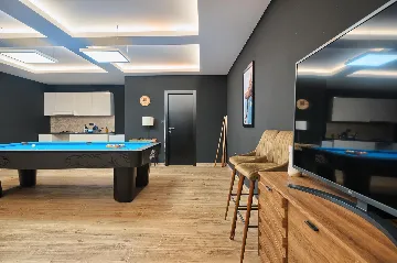 Contemporary 6-Bedroom Villa with Heated Pool, Murter