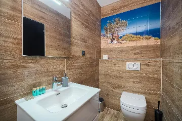 Contemporary 6-Bedroom Villa with Heated Pool, Murter