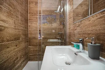 Contemporary 6-Bedroom Villa with Heated Pool, Murter