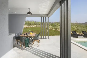 Contemporary Villa with Infinity Pool Vodnjan