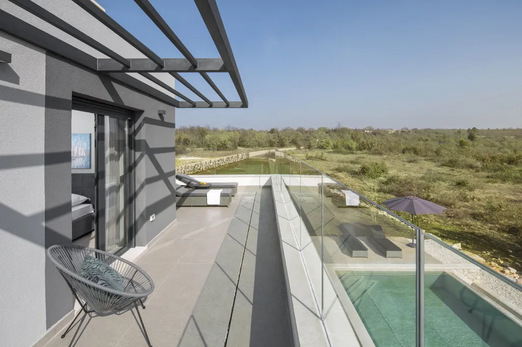 Contemporary Villa with Infinity Pool Vodnjan