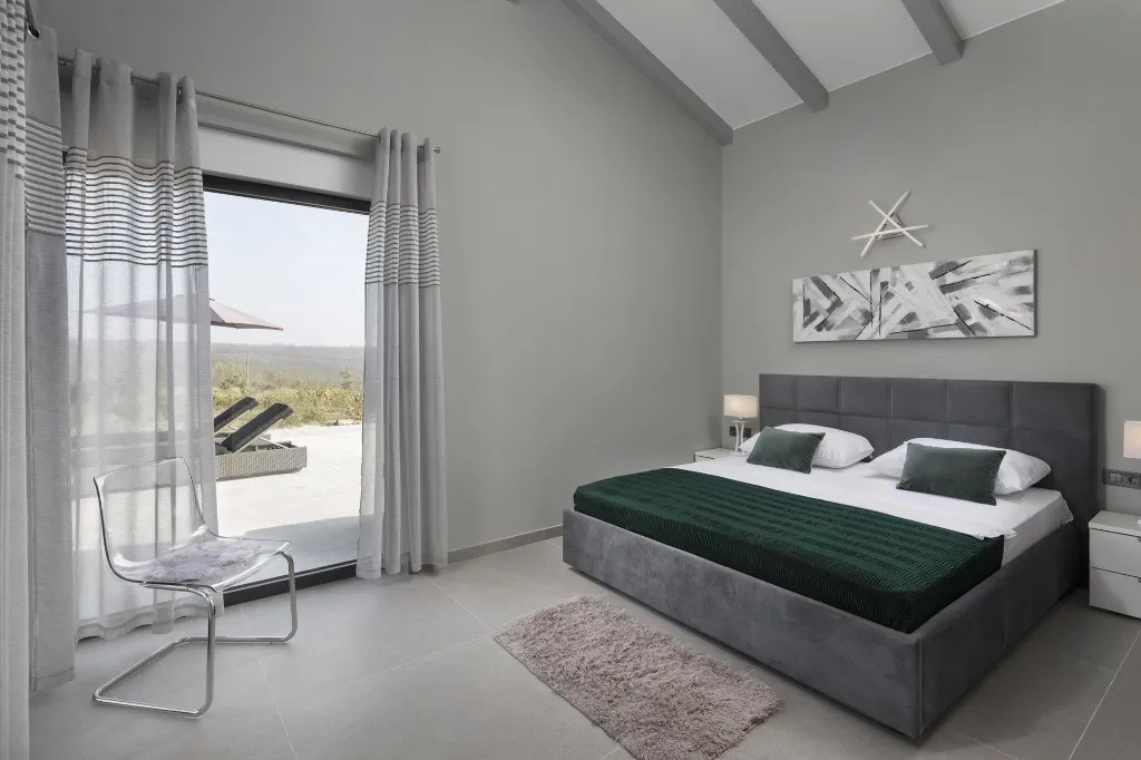 Contemporary Villa with Infinity Pool Vodnjan