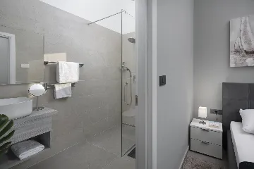 Contemporary Villa with Infinity Pool Vodnjan