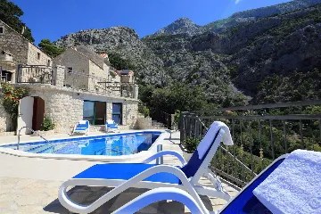 Stone Country Villa with Pool in Makarska