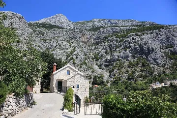 Stone Country Villa with Pool in Makarska