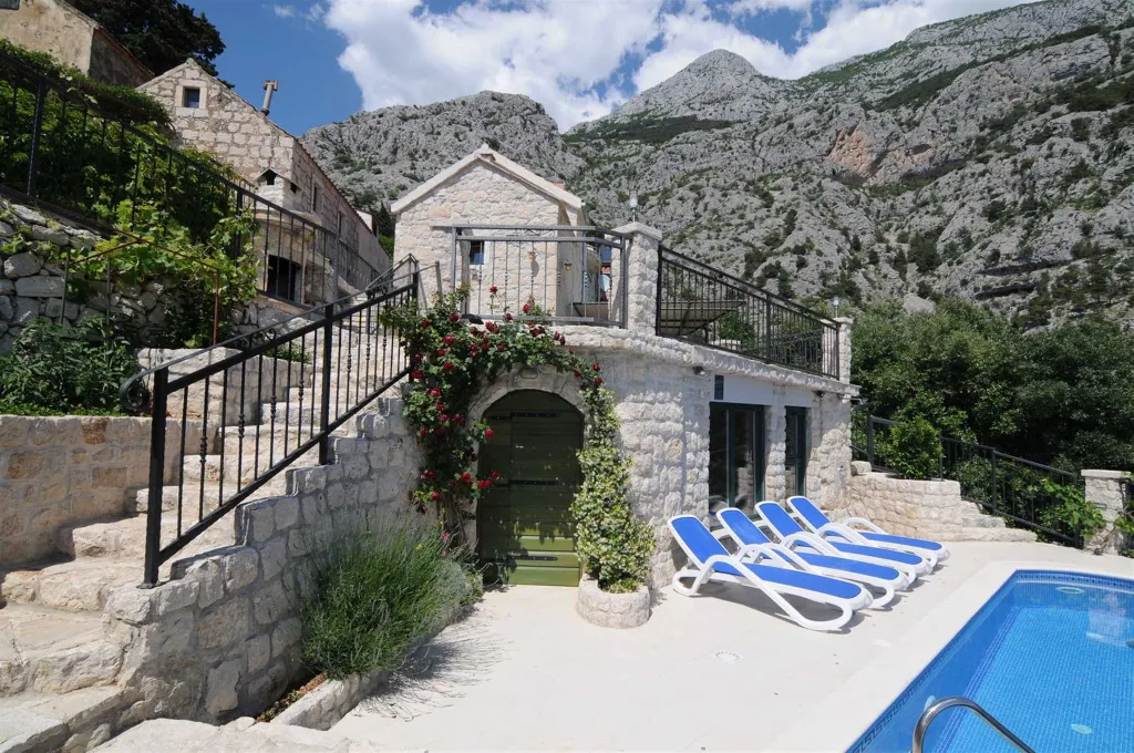 Stone Country Villa with Pool in Makarska