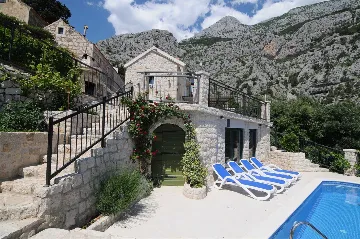 Stone Country Villa with Pool in Makarska