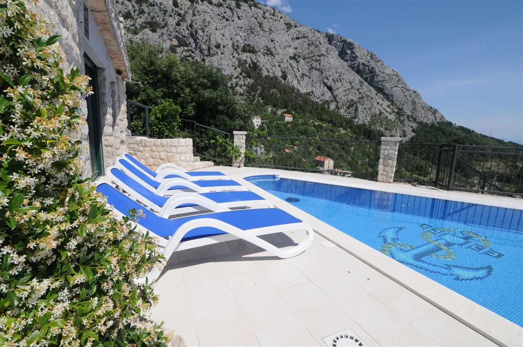 Stone Country Villa with Pool in Makarska