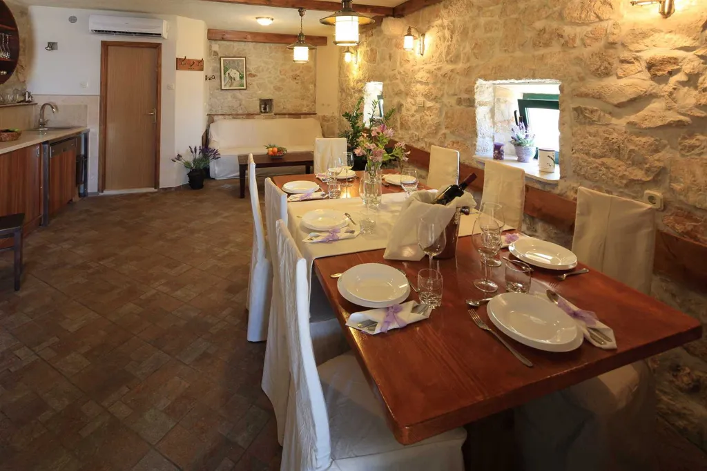 Stone Country Villa with Pool in Makarska