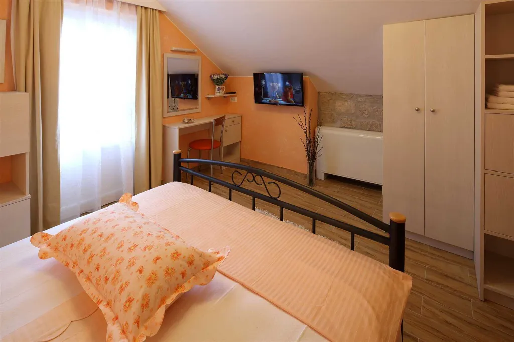 Stone Country Villa with Pool in Makarska