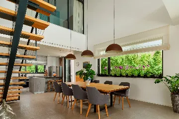 Modern Villa With Pool in Sućuraj