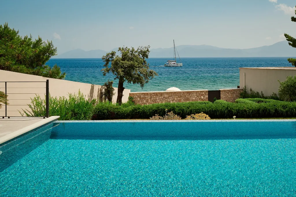 Modern Villa With Pool in Sućuraj
