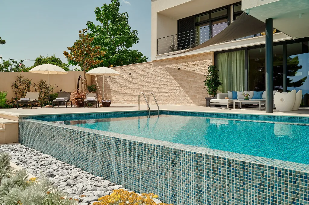 Modern Villa With Pool in Sućuraj