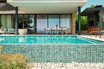 Modern Villa With Pool in Sućuraj