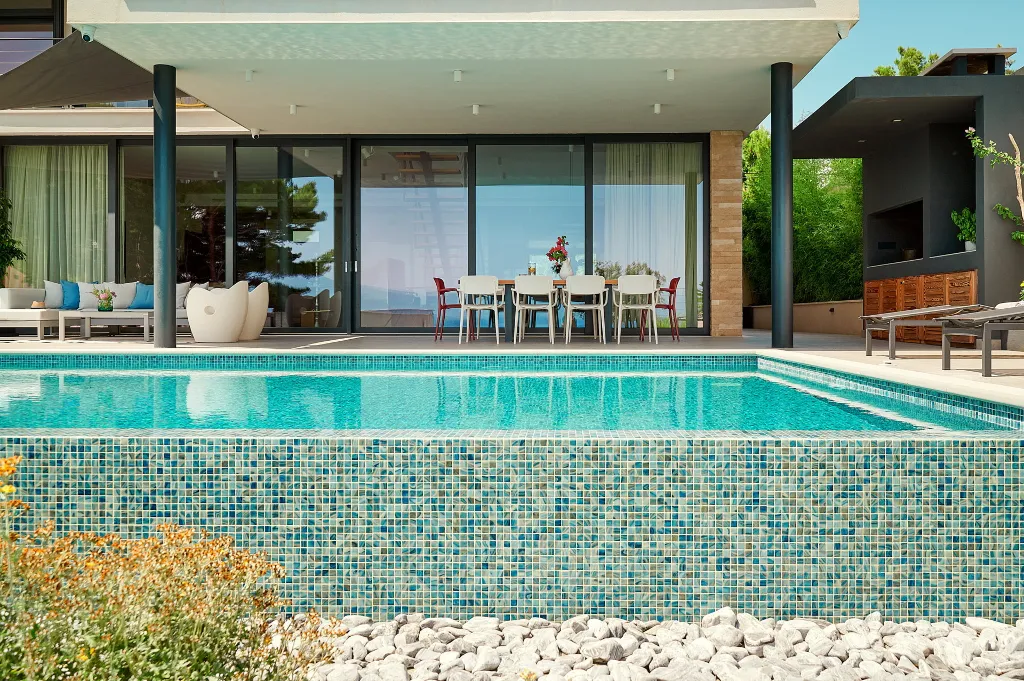 Modern Villa With Pool in Sućuraj