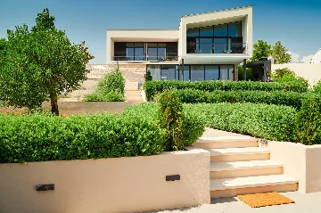 Modern Villa With Pool in Sućuraj