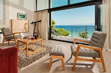 Modern Villa With Pool in Sućuraj