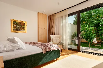 Modern Villa With Pool in Sućuraj