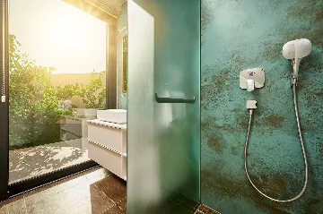 Modern Villa With Pool in Sućuraj